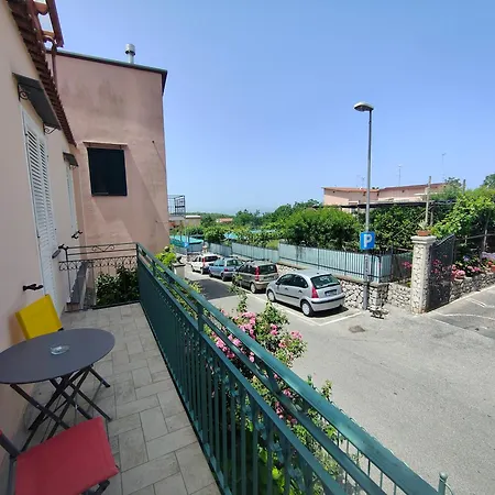 Camelia Daire Vico Equense