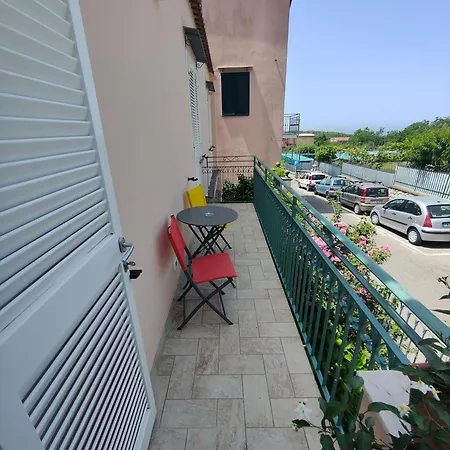 Camelia Vico Equense