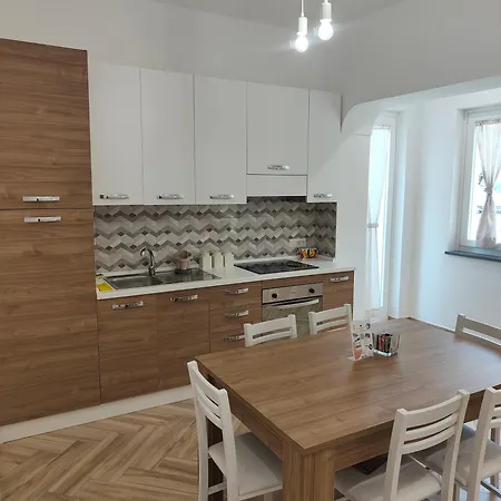 Camelia Vico Equense