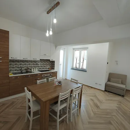 Camelia Vico Equense